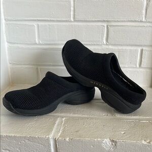 Merrell Women's Black Slip-On Shoes